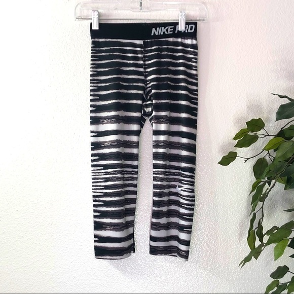 Nike Pro Striped Cropped Workout Leggings - Picture 1 of 5
